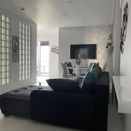 Luxury Westpark 2-Room Apartment Lakeview W5 Bukarest Exteriör bild