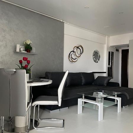 Luxury Westpark 2-Room Apartment Lakeview W5 Bukarest Exteriör bild