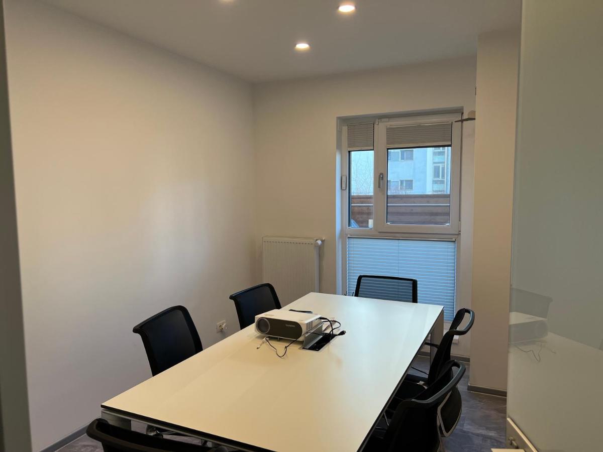 Luxury Westpark 2-Room Apartment Lakeview W5 Bukarest Exteriör bild
