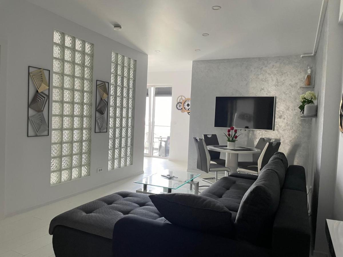 Luxury Westpark 2-Room Apartment Lakeview W5 Bukarest Exteriör bild