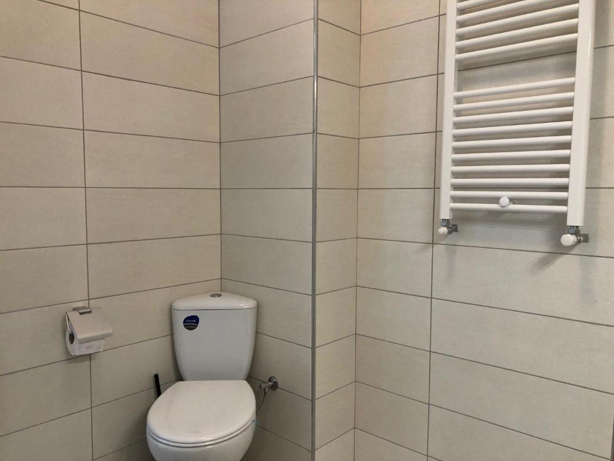 Luxury Westpark 2-Room Apartment Lakeview W5 Bukarest Exteriör bild