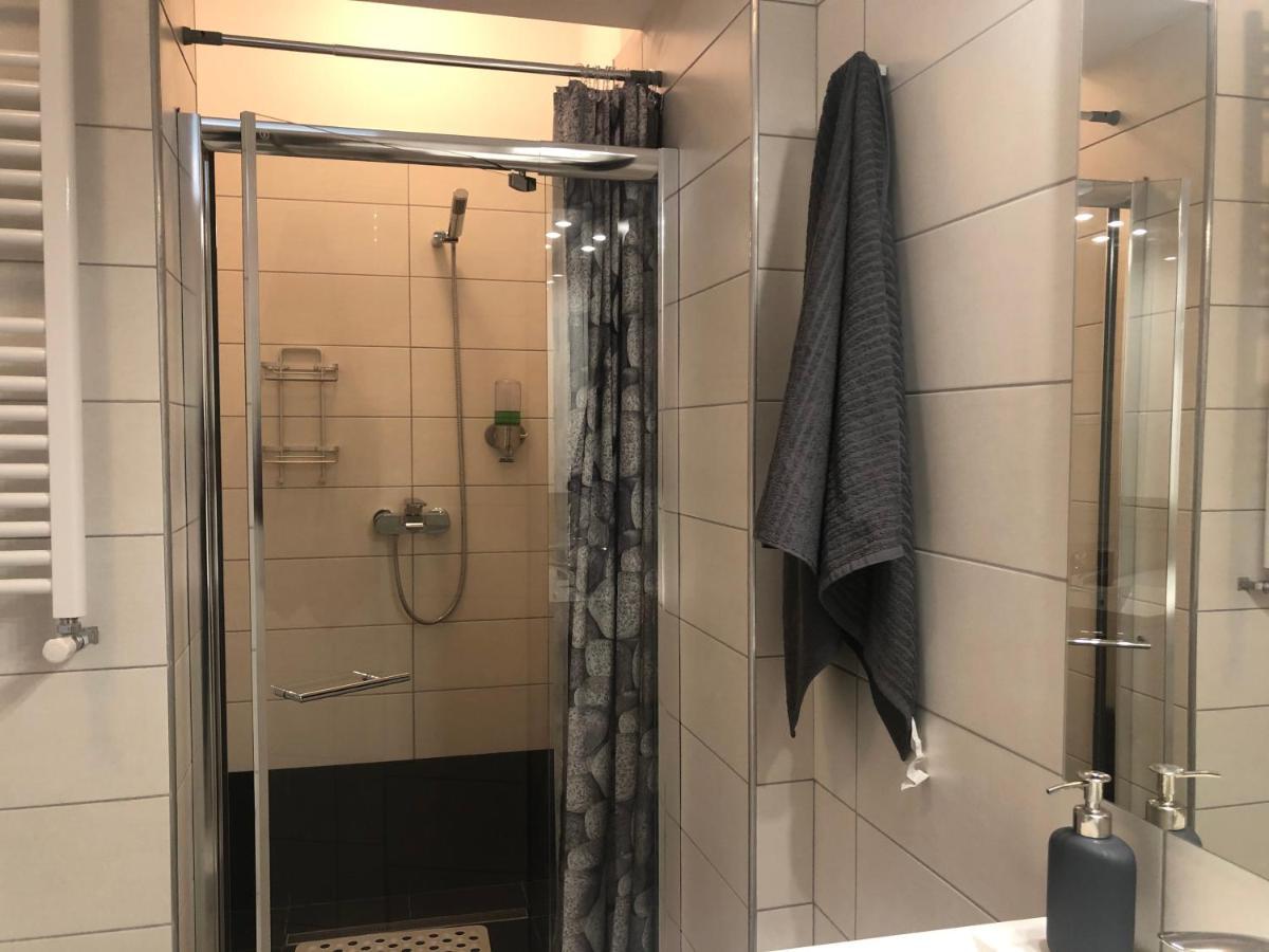 Luxury Westpark 2-Room Apartment Lakeview W5 Bukarest Exteriör bild