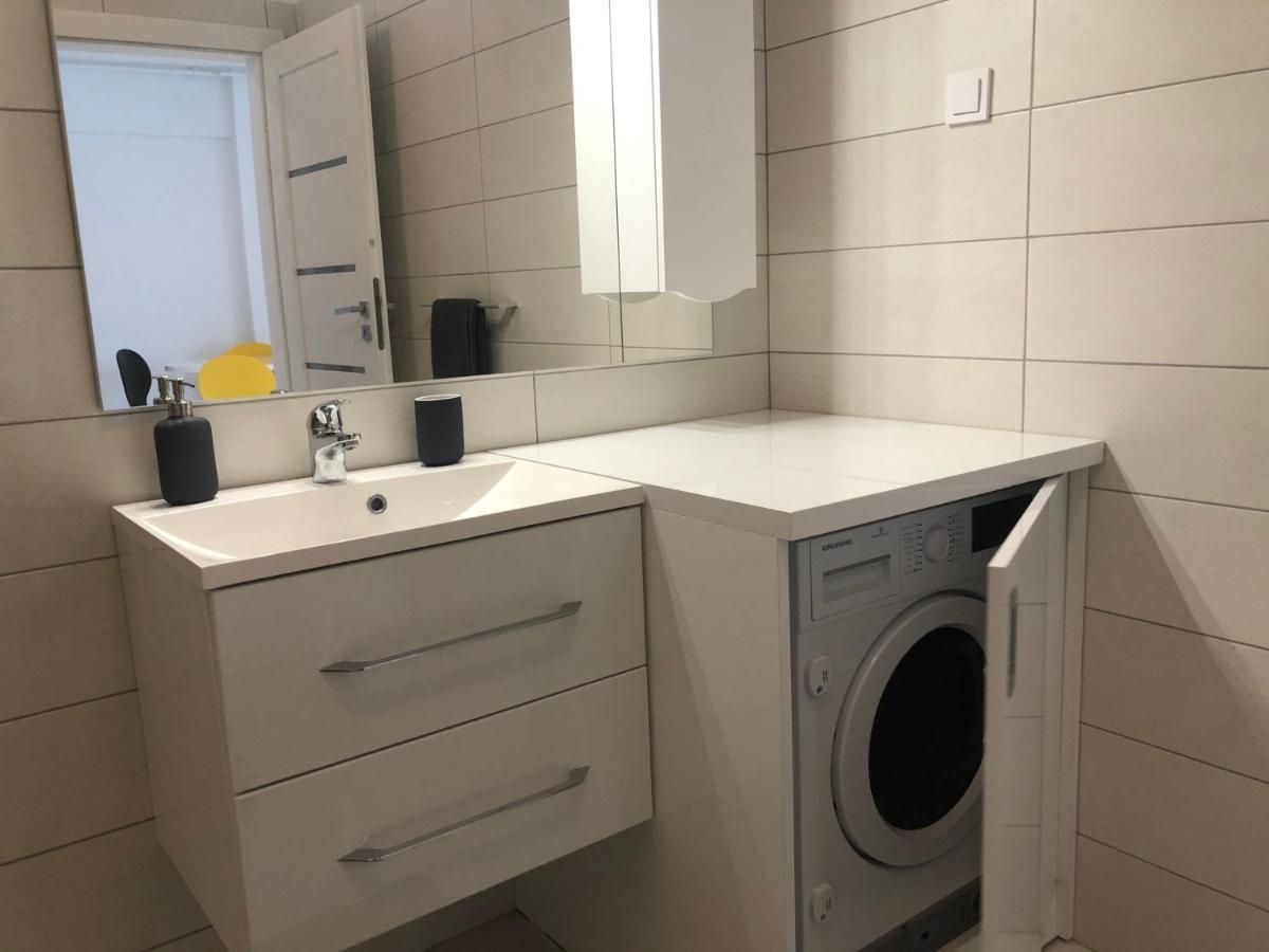 Luxury Westpark 2-Room Apartment Lakeview W5 Bukarest Exteriör bild